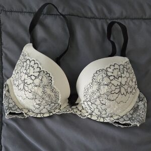 Victoria's Secret Dream Angels Push Up Black and Cream Lace Bra